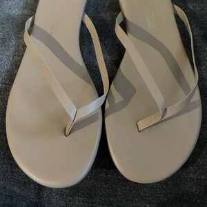 Tkees flip flops